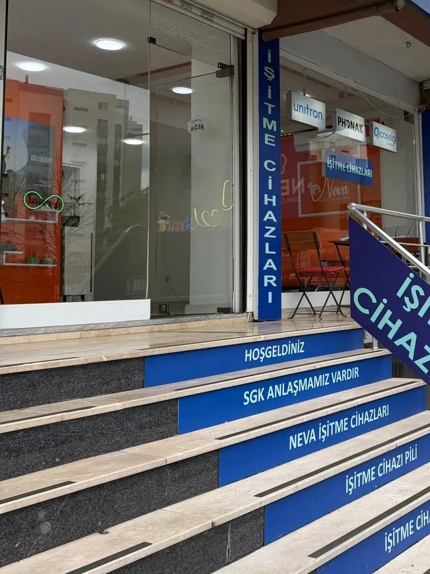 Sancaktepe şubesinin girişi ve merdivenleri